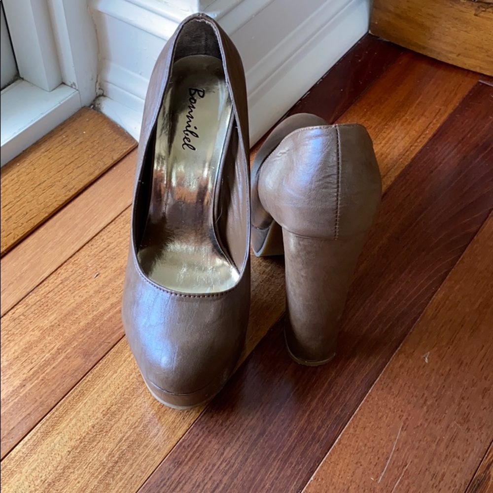 Heels - Picture 3 of 4